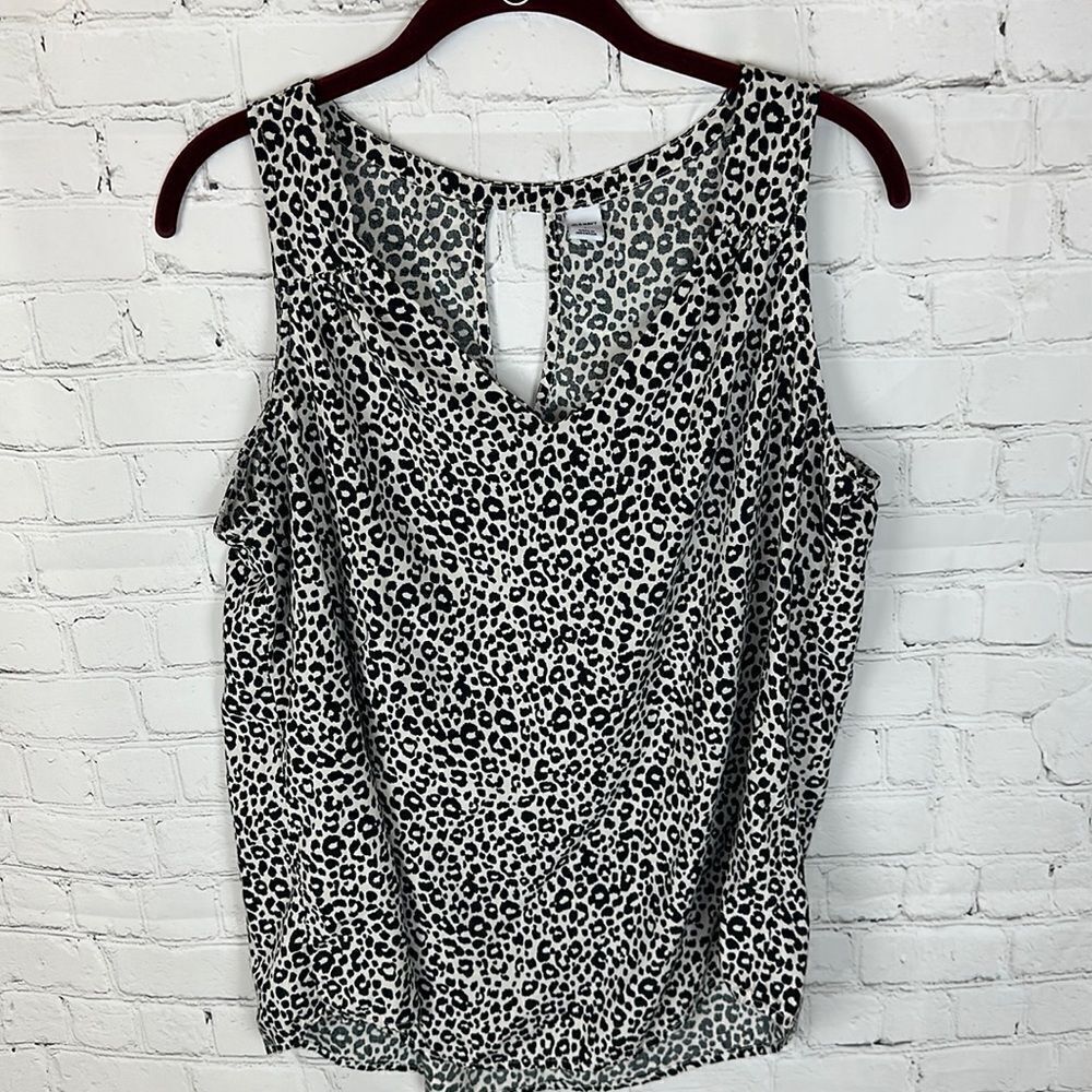 Old Navy Black and White Animal Print Size Large